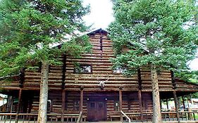 Pahaska Tepee Resort